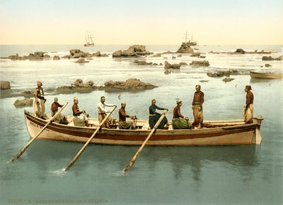 Bateau avec des personnes ramant dans le port de Jaffa - Swiss Photographer